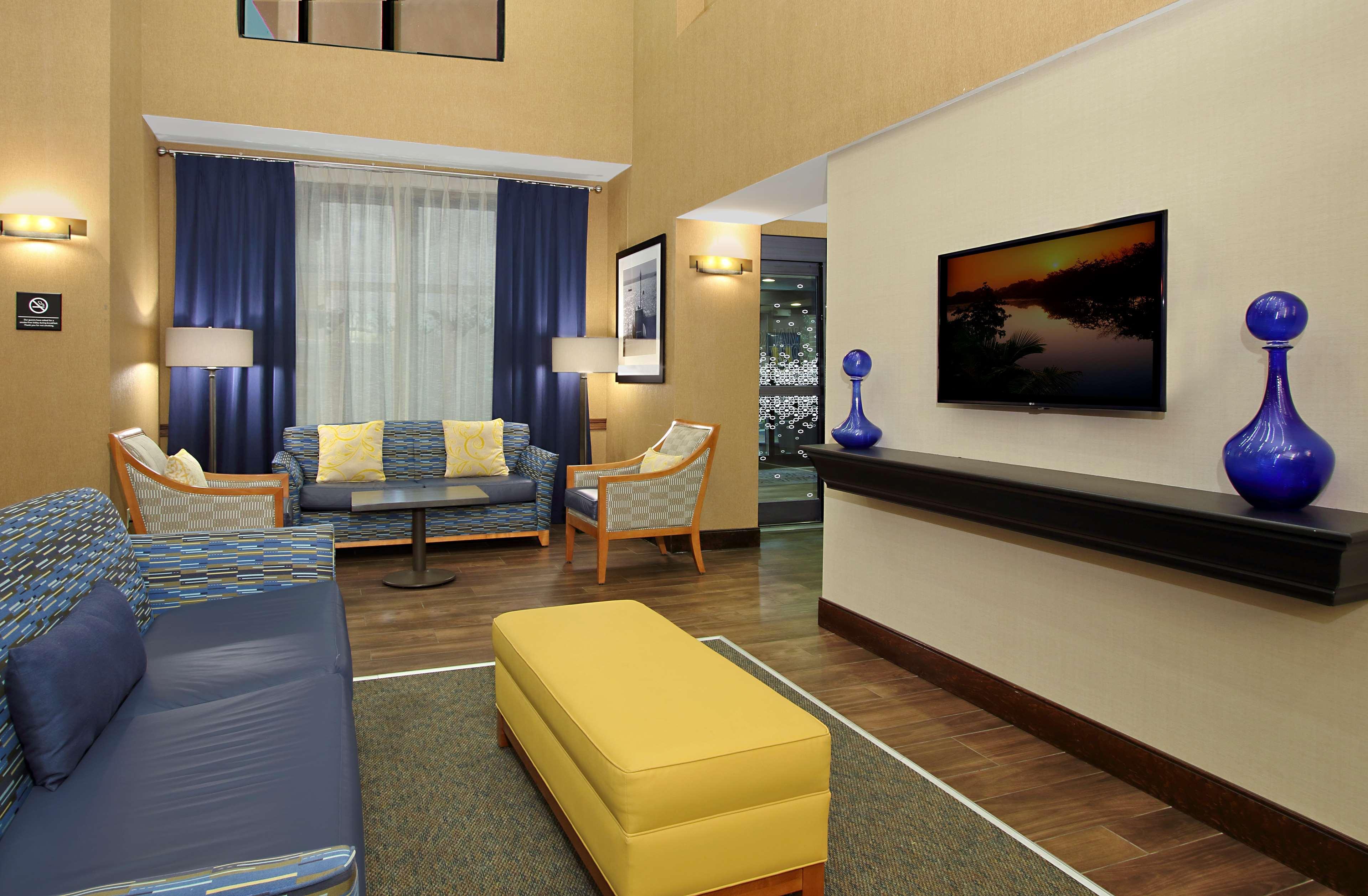 Hampton Inn & Suites Madisonville Zewnętrze zdjęcie